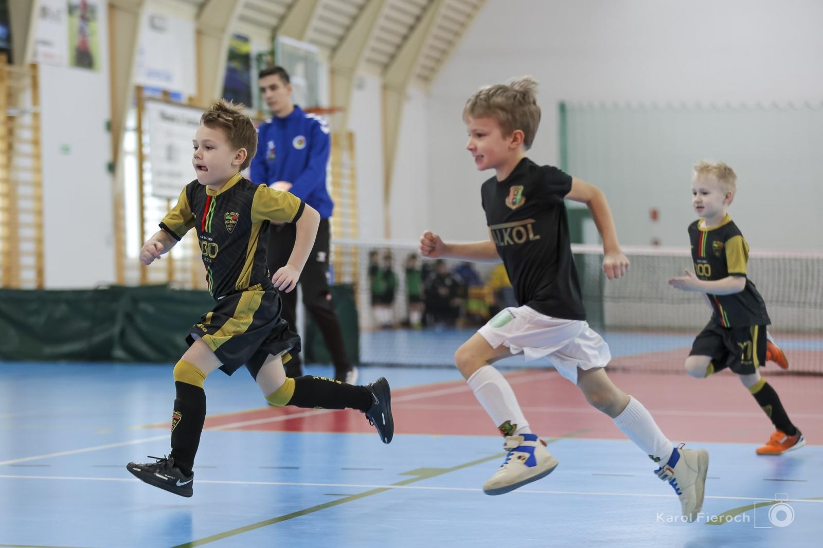 Zdjęcie w galerii na portalu naszwodzislaw.com: Zacięta rywalizacja młodych piłkarzy w Krzanowicach [FOTO] wiadomości z regionu