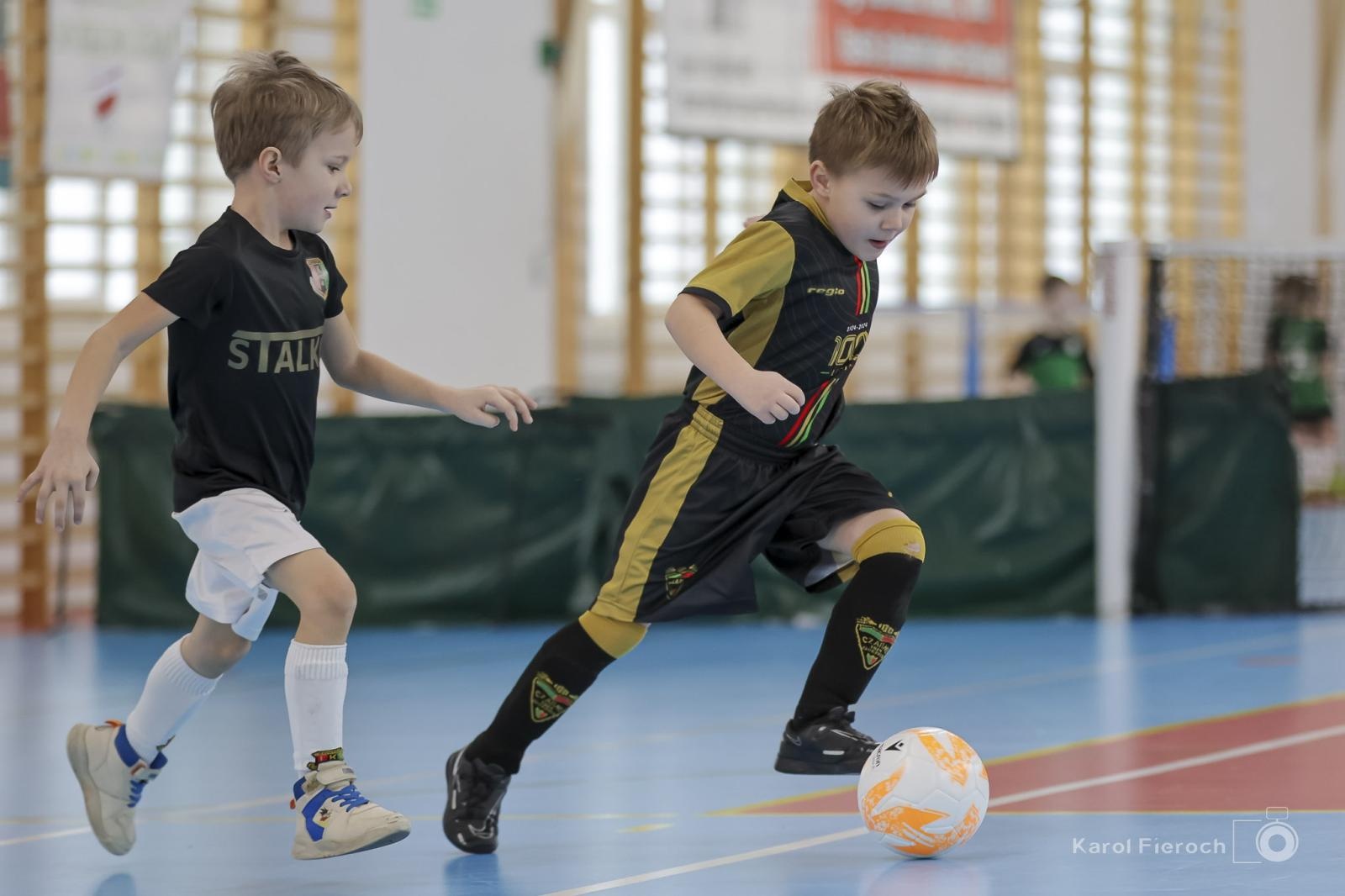 Zdjęcie w galerii na portalu naszwodzislaw.com: Zacięta rywalizacja młodych piłkarzy w Krzanowicach [FOTO] wiadomości z regionu
