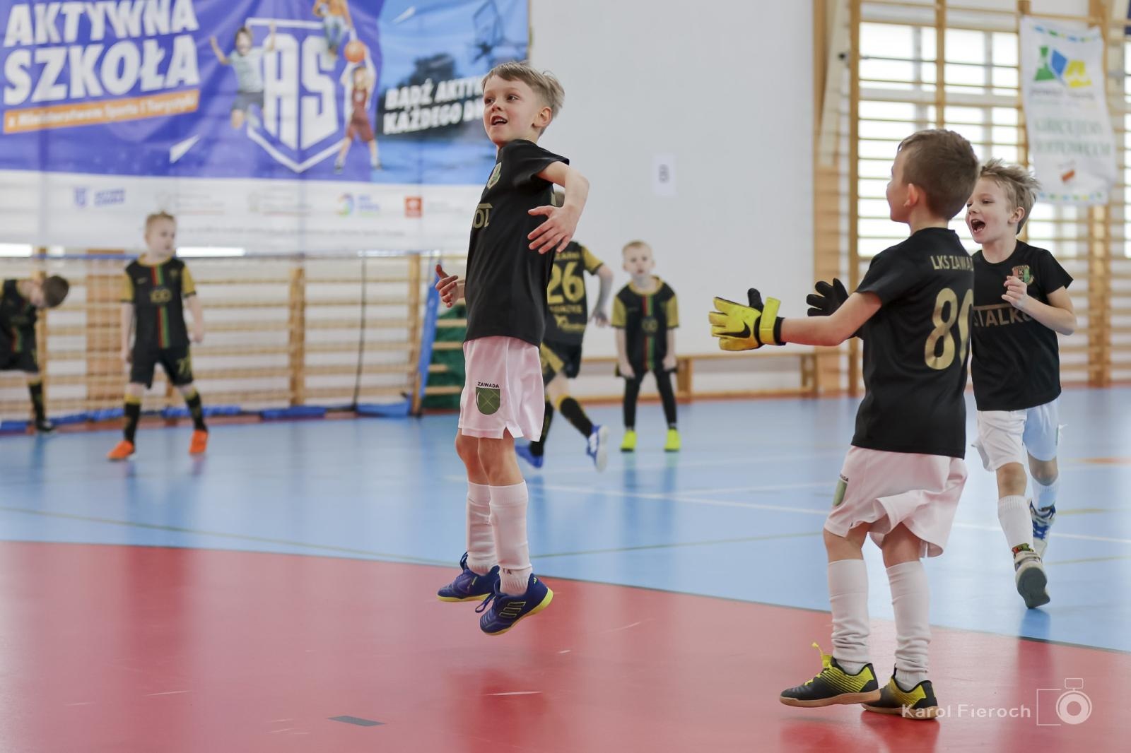 Zdjęcie w galerii na portalu naszwodzislaw.com: Zacięta rywalizacja młodych piłkarzy w Krzanowicach [FOTO] wiadomości z regionu