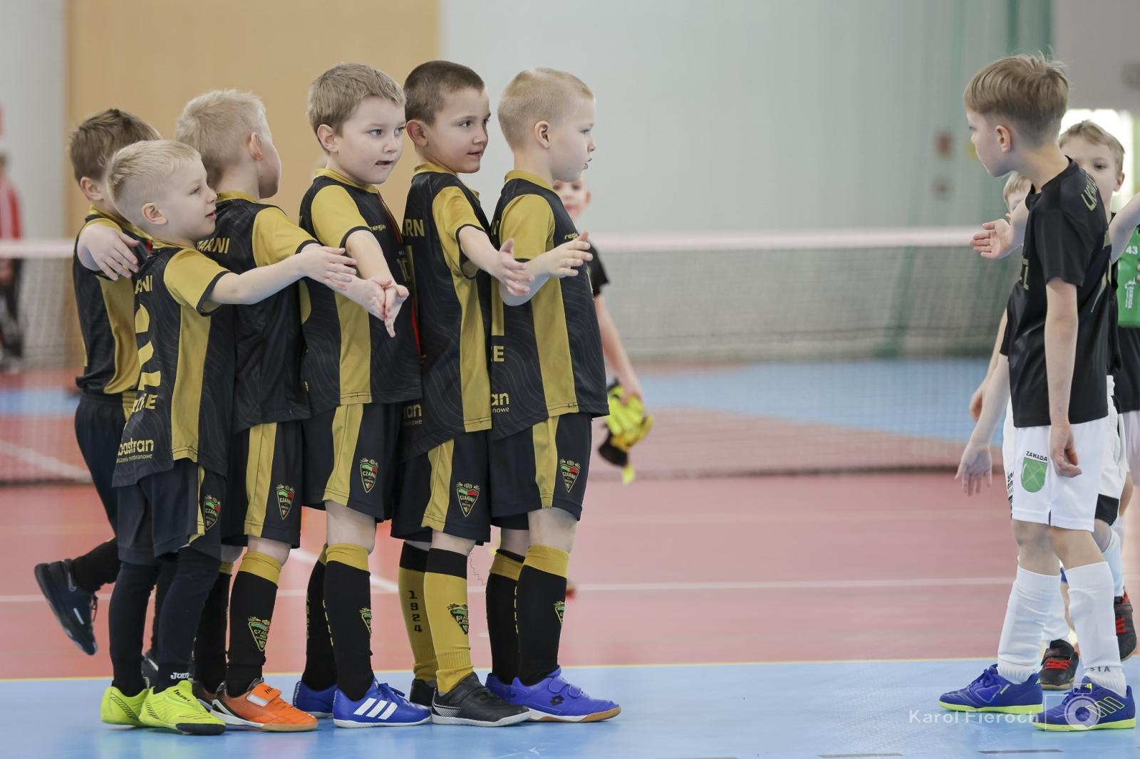 Zdjęcie w galerii na portalu naszwodzislaw.com: Zacięta rywalizacja młodych piłkarzy w Krzanowicach [FOTO] wiadomości z regionu