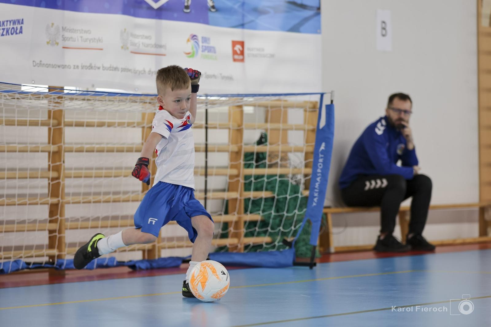 Zdjęcie w galerii na portalu naszwodzislaw.com: Zacięta rywalizacja młodych piłkarzy w Krzanowicach [FOTO] wiadomości z regionu