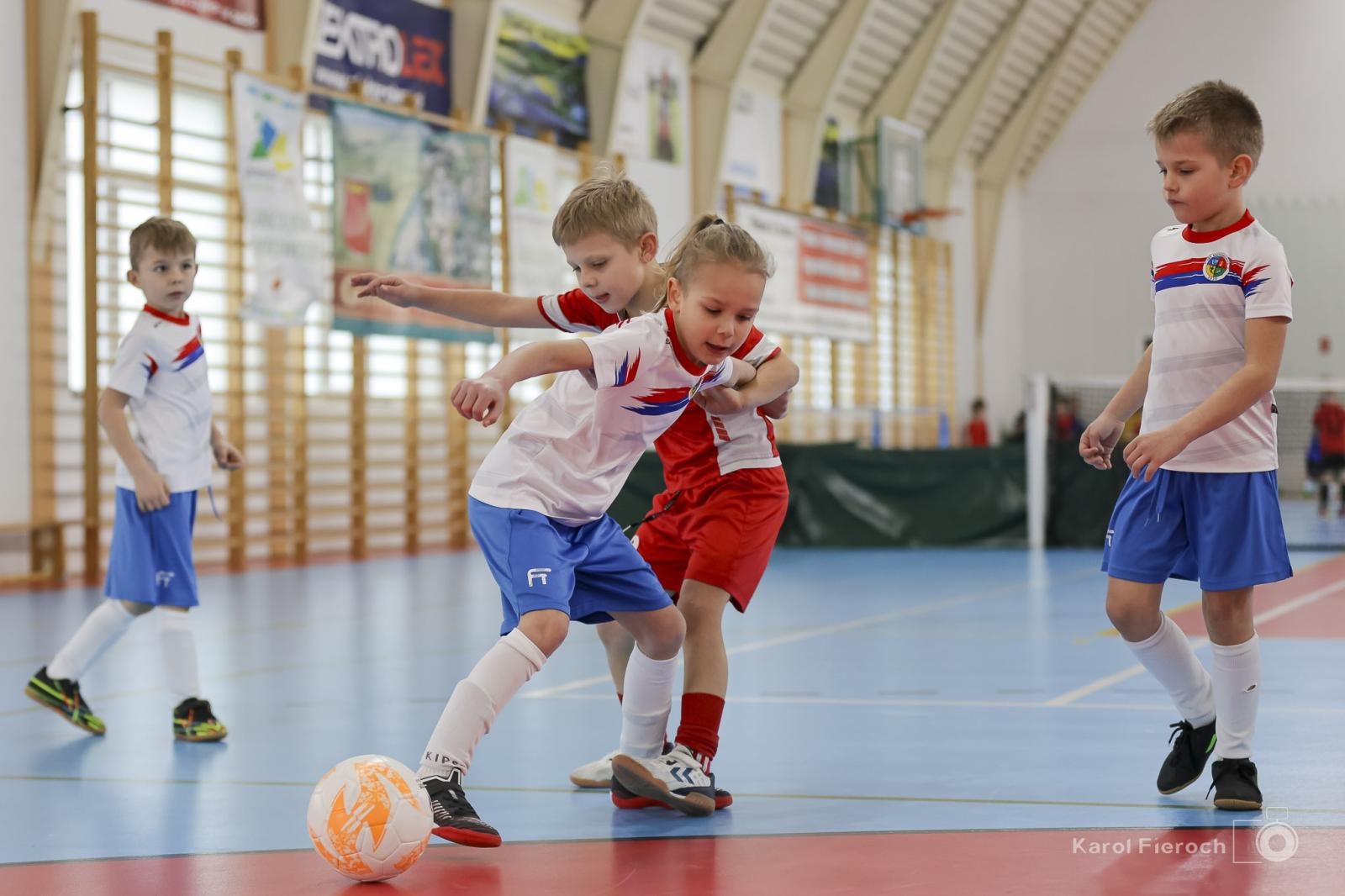 Zdjęcie w galerii na portalu naszwodzislaw.com: Zacięta rywalizacja młodych piłkarzy w Krzanowicach [FOTO] wiadomości z regionu