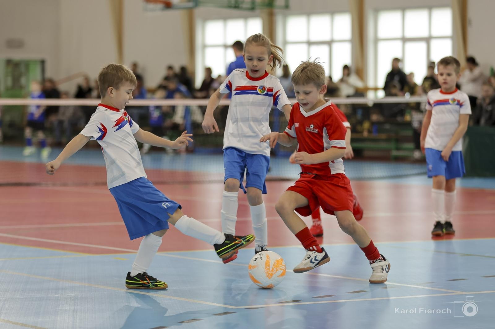 Zdjęcie w galerii na portalu naszwodzislaw.com: Zacięta rywalizacja młodych piłkarzy w Krzanowicach [FOTO] wiadomości z regionu