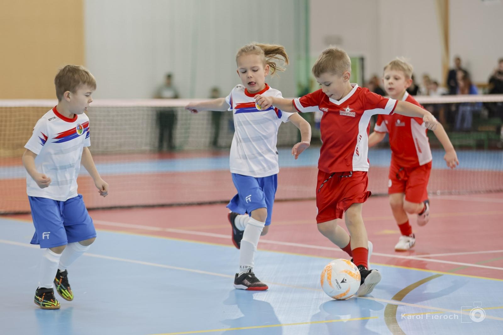 Zdjęcie w galerii na portalu naszwodzislaw.com: Zacięta rywalizacja młodych piłkarzy w Krzanowicach [FOTO] wiadomości z regionu