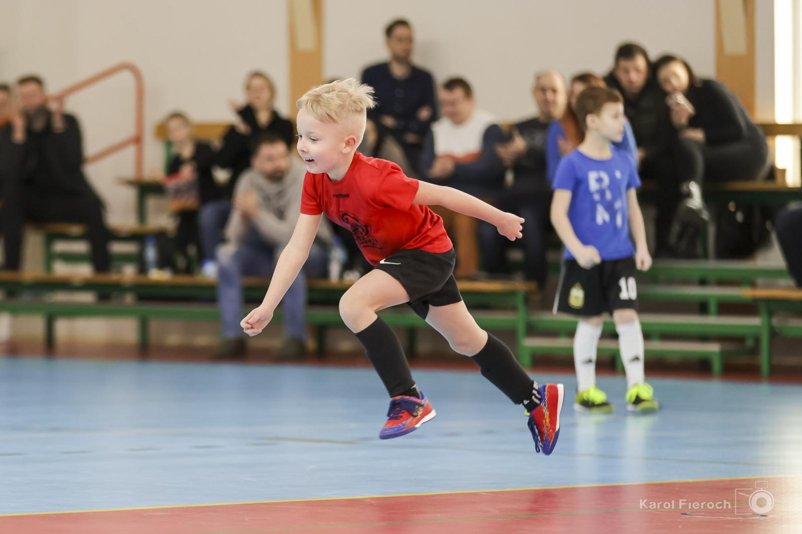 Zdjęcie w galerii na portalu naszwodzislaw.com: Zacięta rywalizacja młodych piłkarzy w Krzanowicach [FOTO] wiadomości z regionu