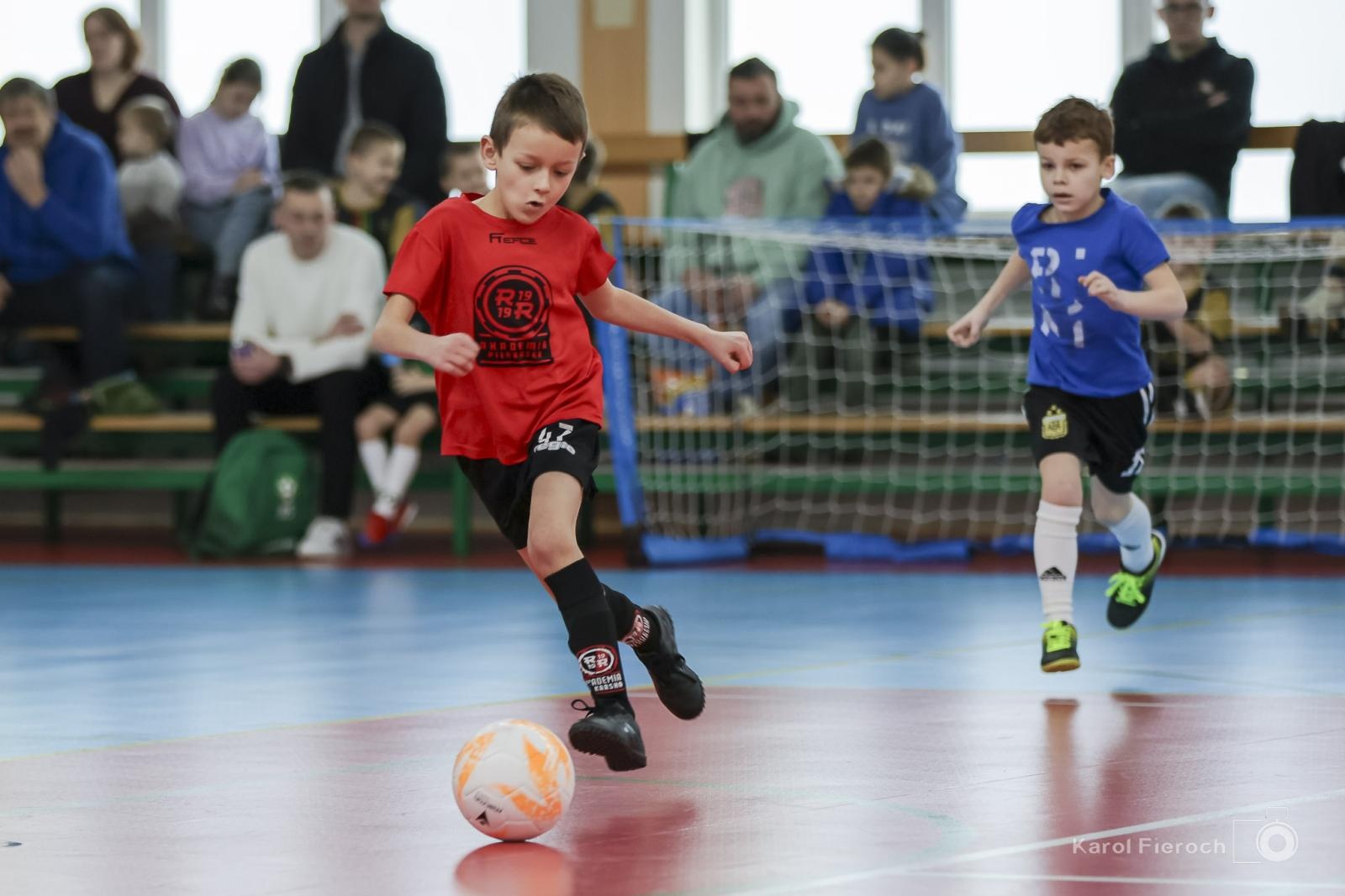 Zdjęcie w galerii na portalu naszwodzislaw.com: Zacięta rywalizacja młodych piłkarzy w Krzanowicach [FOTO] wiadomości z regionu