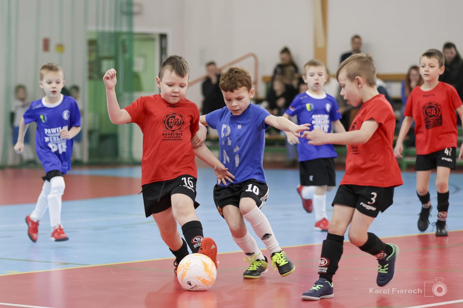 Zdjęcie w galerii na portalu naszwodzislaw.com: Zacięta rywalizacja młodych piłkarzy w Krzanowicach [FOTO] wiadomości z regionu