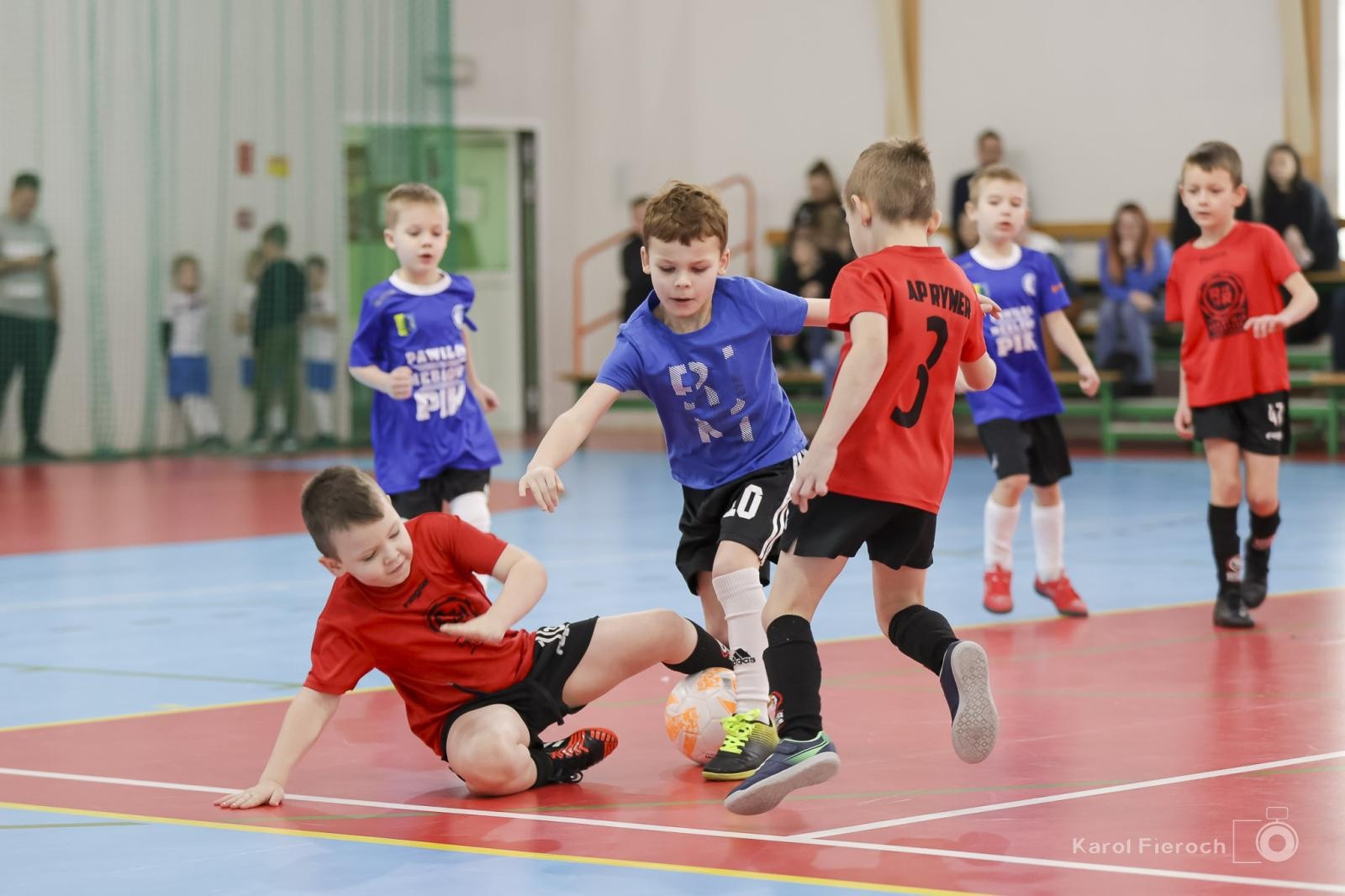 Zdjęcie w galerii na portalu naszwodzislaw.com: Zacięta rywalizacja młodych piłkarzy w Krzanowicach [FOTO] wiadomości z regionu