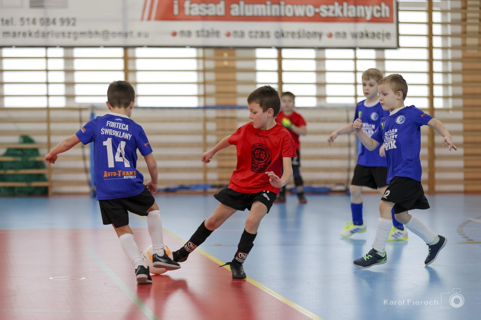Zdjęcie w galerii na portalu naszwodzislaw.com: Zacięta rywalizacja młodych piłkarzy w Krzanowicach [FOTO] wiadomości z regionu