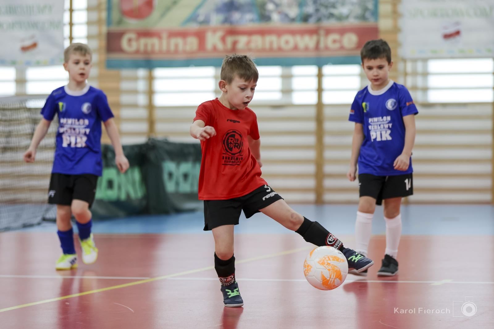 Zdjęcie w galerii na portalu naszwodzislaw.com: Zacięta rywalizacja młodych piłkarzy w Krzanowicach [FOTO] wiadomości z regionu
