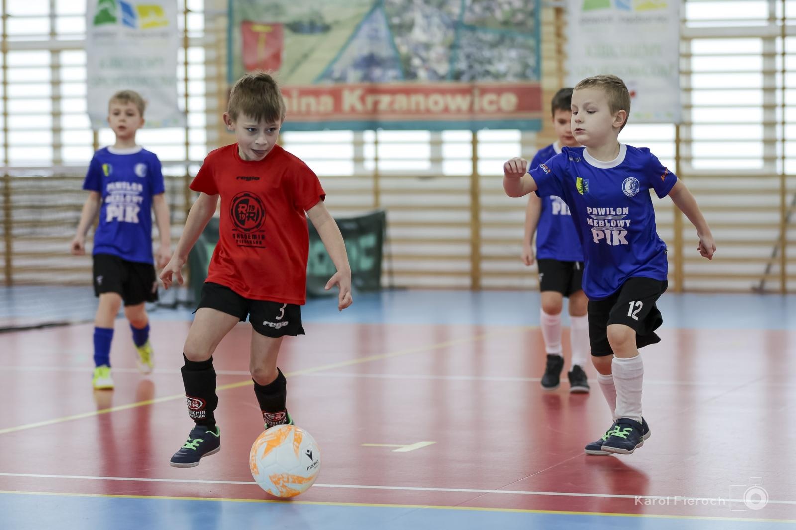 Zdjęcie w galerii na portalu naszwodzislaw.com: Zacięta rywalizacja młodych piłkarzy w Krzanowicach [FOTO] wiadomości z regionu
