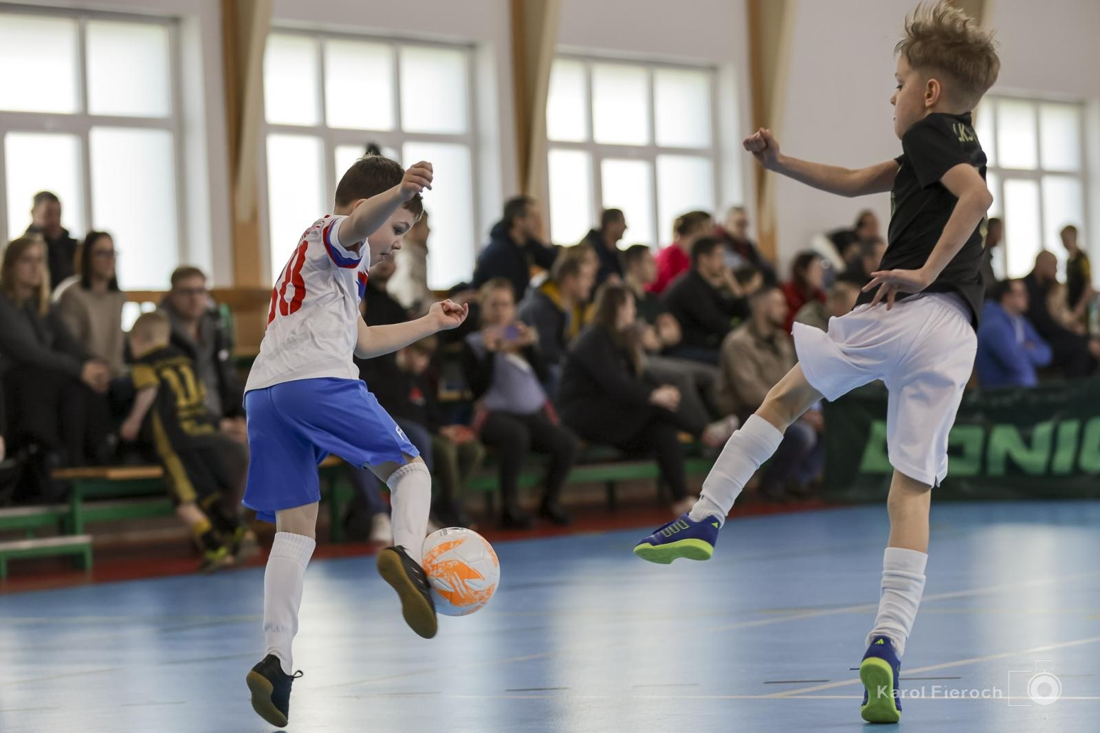 Zdjęcie w galerii na portalu naszwodzislaw.com: Zacięta rywalizacja młodych piłkarzy w Krzanowicach [FOTO] wiadomości z regionu