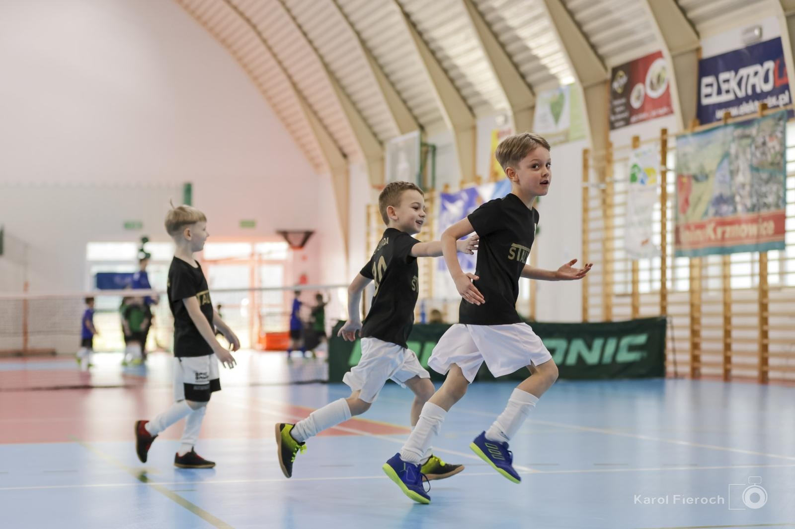 Zdjęcie w galerii na portalu naszwodzislaw.com: Zacięta rywalizacja młodych piłkarzy w Krzanowicach [FOTO] wiadomości z regionu