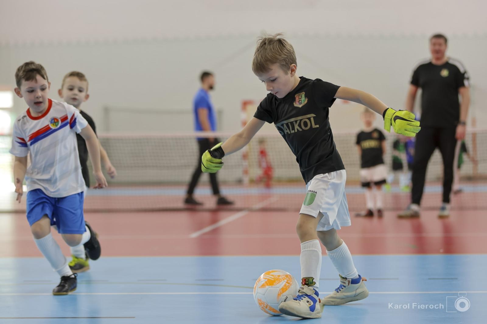 Zdjęcie w galerii na portalu naszwodzislaw.com: Zacięta rywalizacja młodych piłkarzy w Krzanowicach [FOTO] wiadomości z regionu