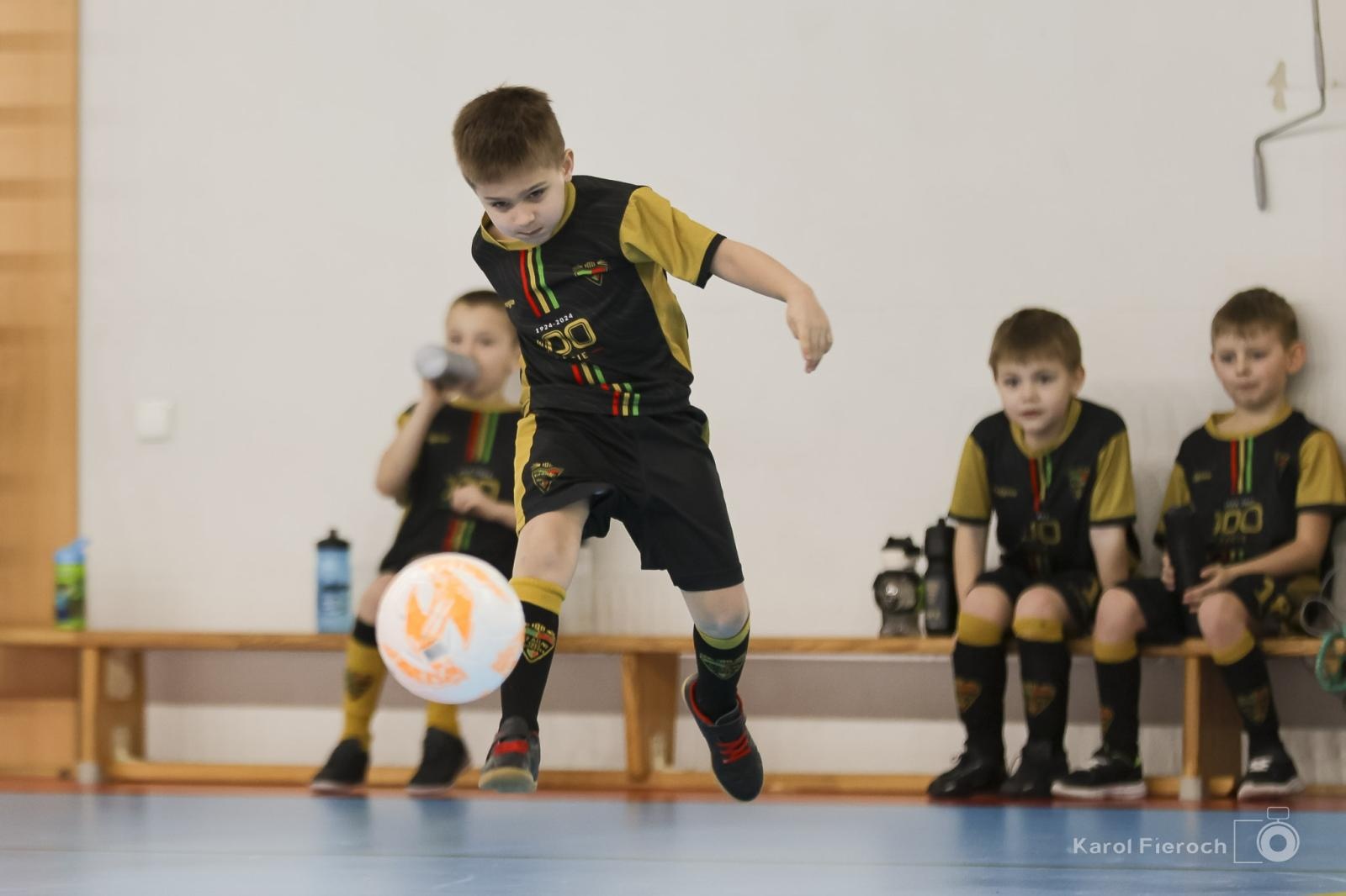 Zdjęcie w galerii na portalu naszwodzislaw.com: Zacięta rywalizacja młodych piłkarzy w Krzanowicach [FOTO] wiadomości z regionu