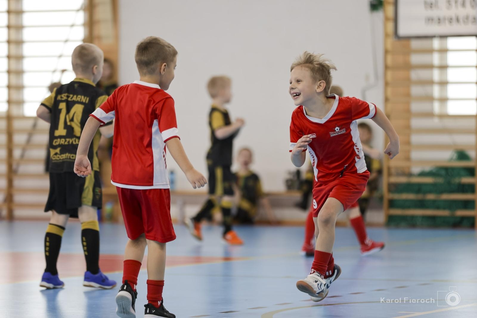 Zdjęcie w galerii na portalu naszwodzislaw.com: Zacięta rywalizacja młodych piłkarzy w Krzanowicach [FOTO] wiadomości z regionu