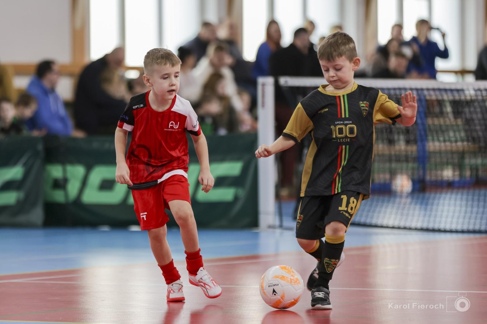 Zdjęcie w galerii na portalu naszwodzislaw.com: Zacięta rywalizacja młodych piłkarzy w Krzanowicach [FOTO] wiadomości z regionu