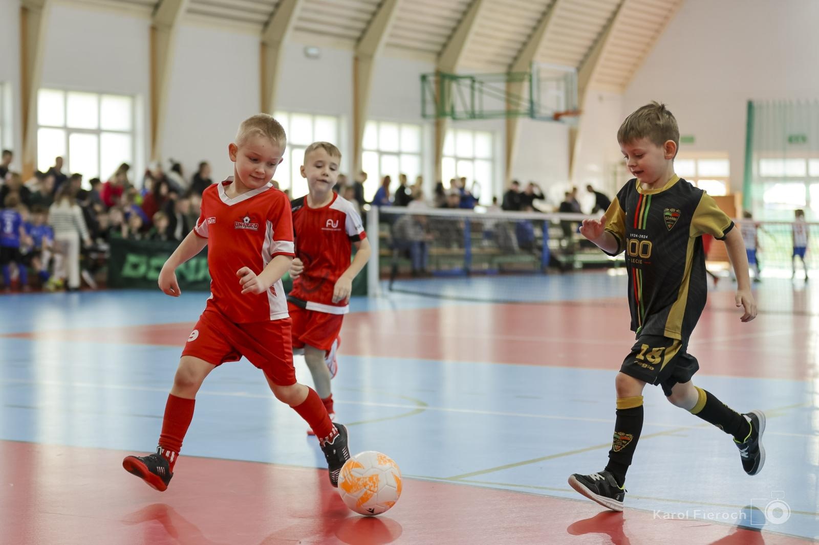 Zdjęcie w galerii na portalu naszwodzislaw.com: Zacięta rywalizacja młodych piłkarzy w Krzanowicach [FOTO] wiadomości z regionu