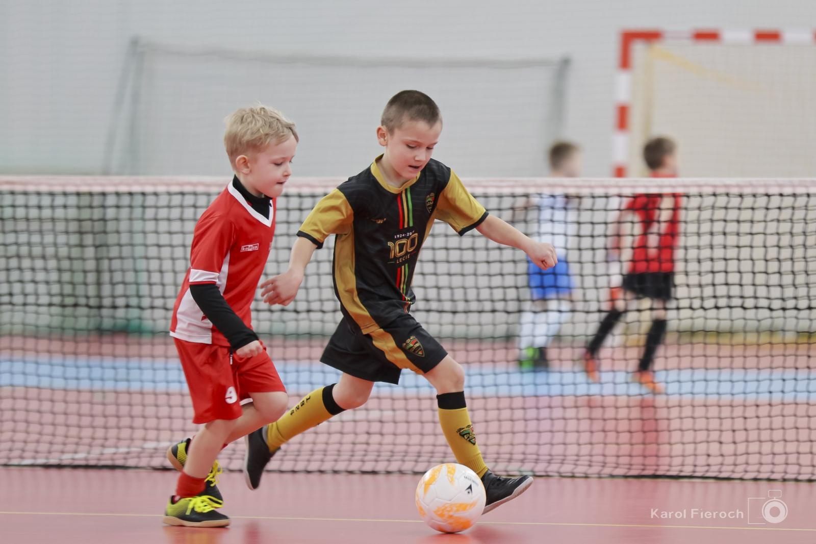 Zdjęcie w galerii na portalu naszwodzislaw.com: Zacięta rywalizacja młodych piłkarzy w Krzanowicach [FOTO] wiadomości z regionu