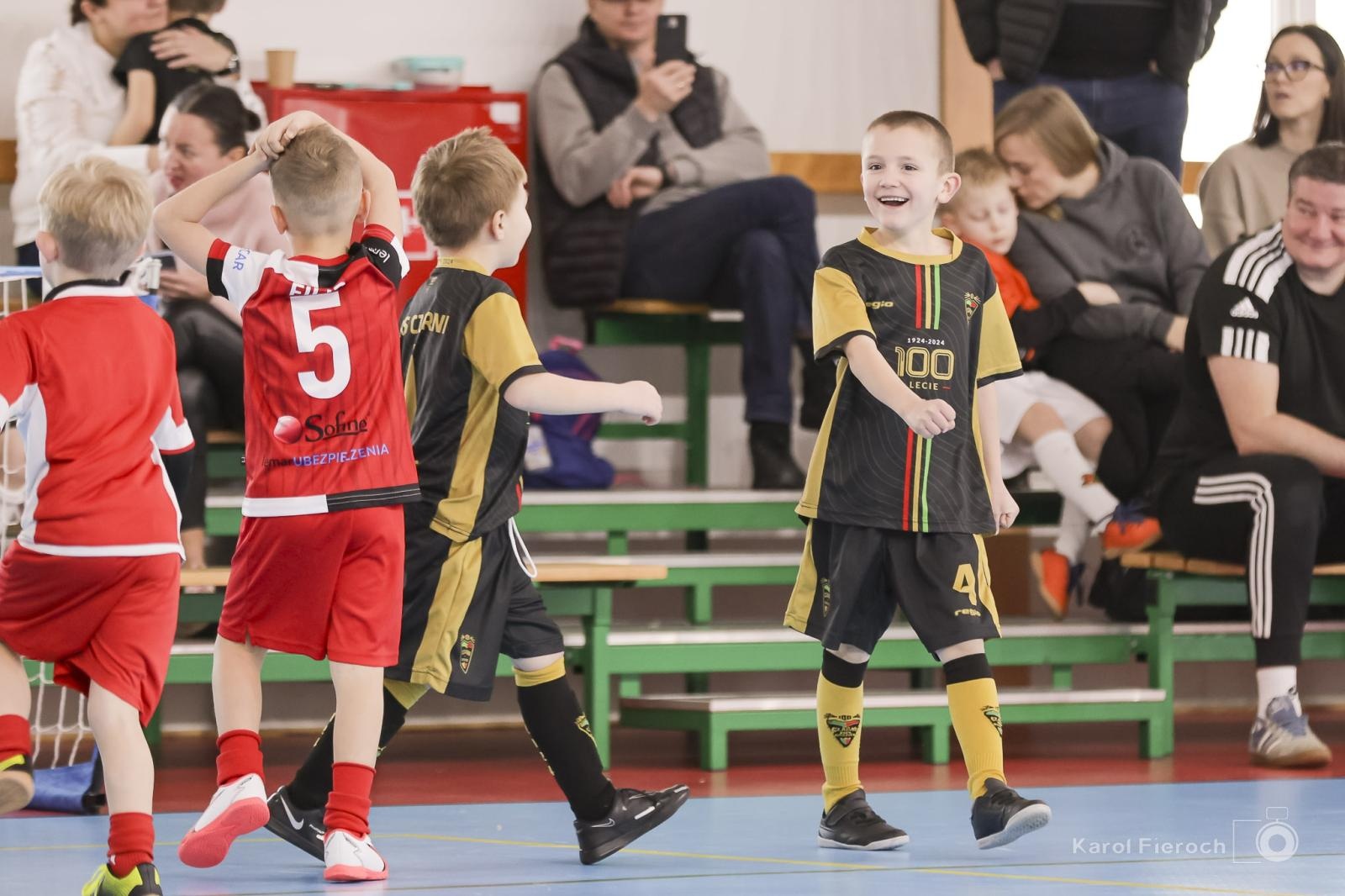 Zdjęcie w galerii na portalu naszwodzislaw.com: Zacięta rywalizacja młodych piłkarzy w Krzanowicach [FOTO] wiadomości z regionu