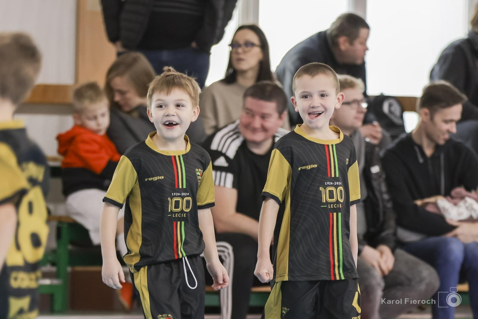 Zdjęcie w galerii na portalu naszwodzislaw.com: Zacięta rywalizacja młodych piłkarzy w Krzanowicach [FOTO] wiadomości z regionu