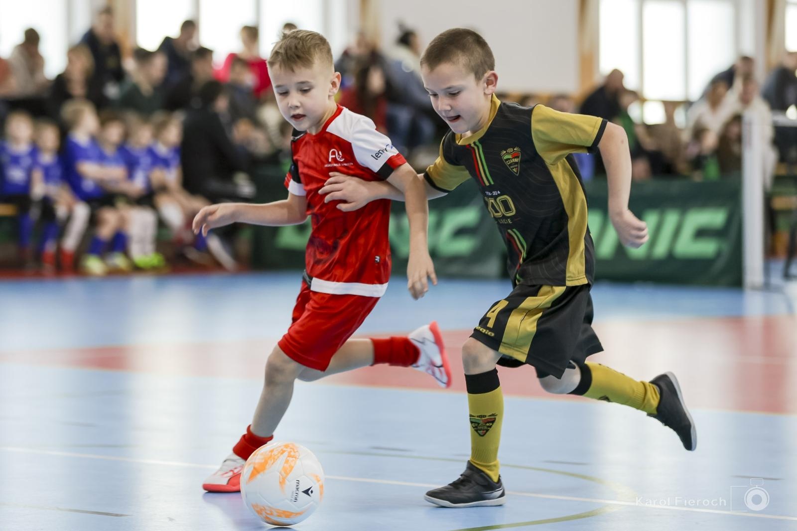 Zdjęcie w galerii na portalu naszwodzislaw.com: Zacięta rywalizacja młodych piłkarzy w Krzanowicach [FOTO] wiadomości z regionu