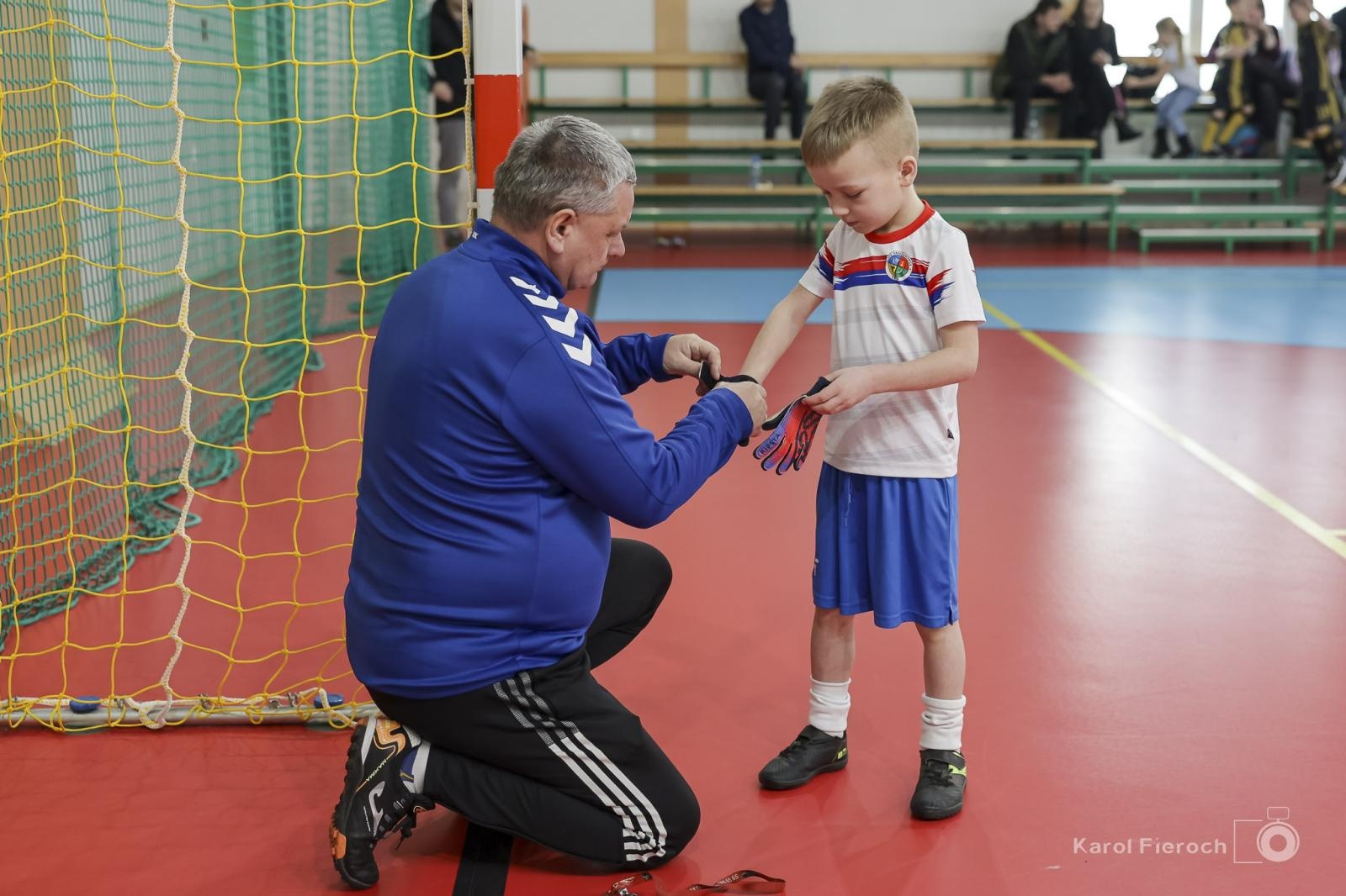 Zdjęcie w galerii na portalu naszwodzislaw.com: Zacięta rywalizacja młodych piłkarzy w Krzanowicach [FOTO] wiadomości z regionu