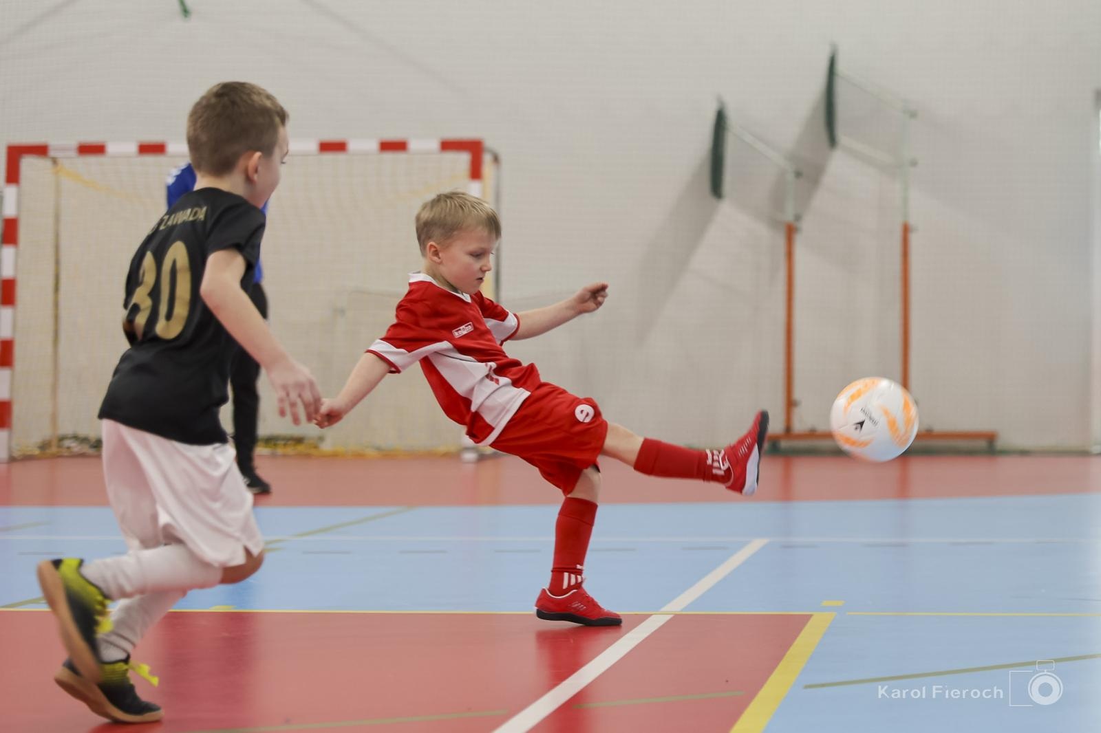 Zdjęcie w galerii na portalu naszwodzislaw.com: Zacięta rywalizacja młodych piłkarzy w Krzanowicach [FOTO] wiadomości z regionu