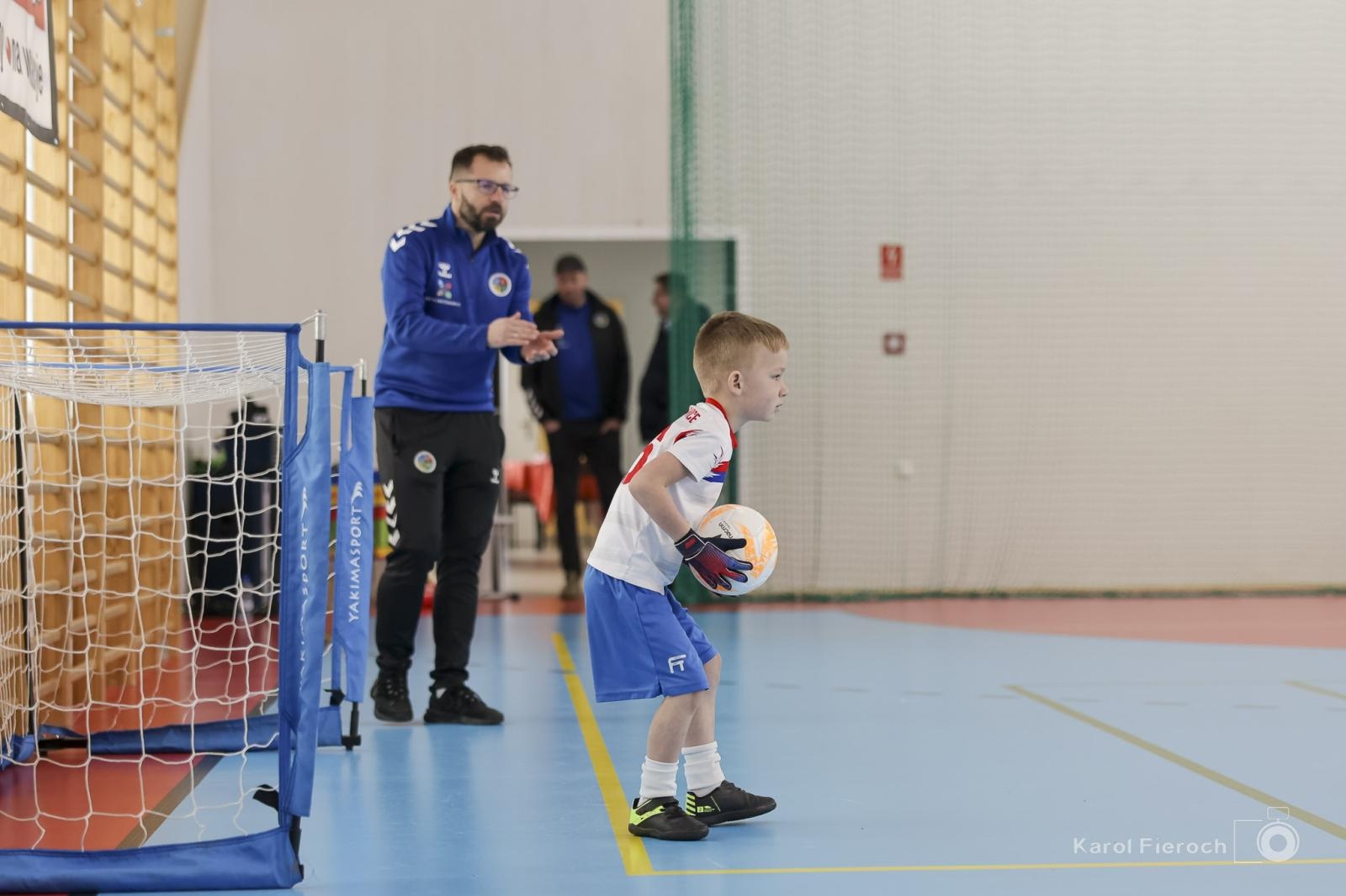 Zdjęcie w galerii na portalu naszwodzislaw.com: Zacięta rywalizacja młodych piłkarzy w Krzanowicach [FOTO] wiadomości z regionu