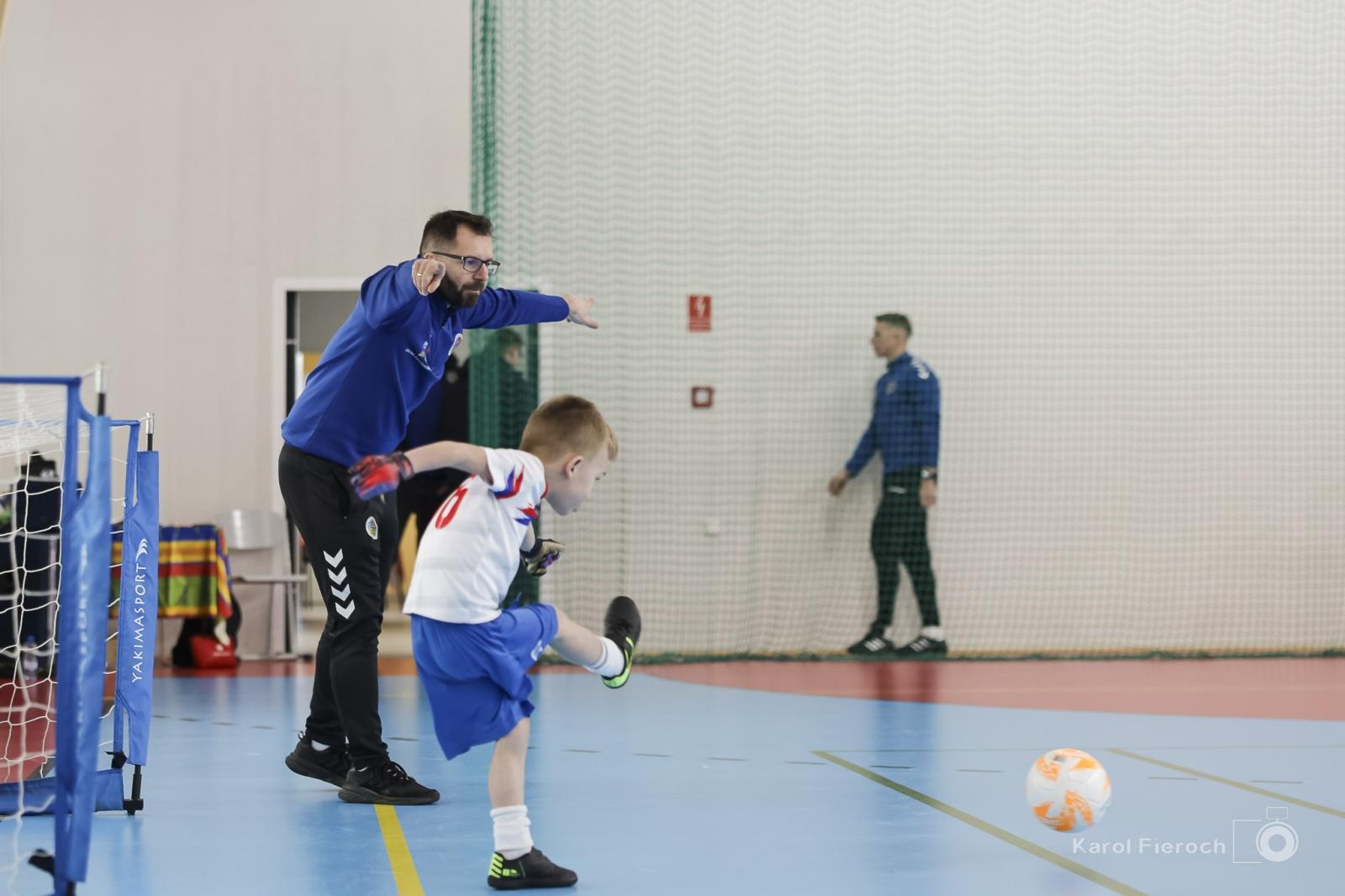 Zdjęcie w galerii na portalu naszwodzislaw.com: Zacięta rywalizacja młodych piłkarzy w Krzanowicach [FOTO] wiadomości z regionu