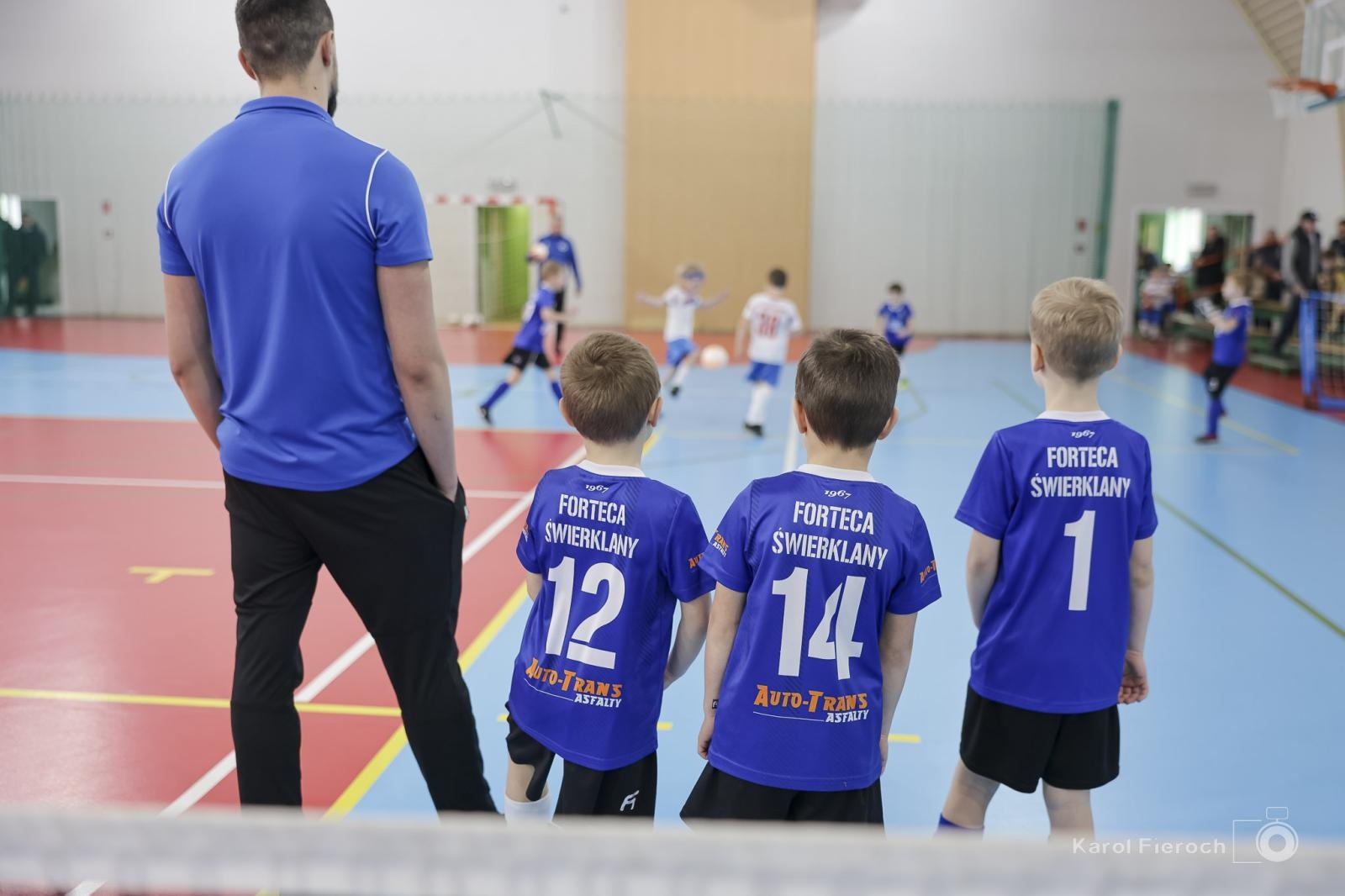 Zdjęcie w galerii na portalu naszwodzislaw.com: Zacięta rywalizacja młodych piłkarzy w Krzanowicach [FOTO] wiadomości z regionu