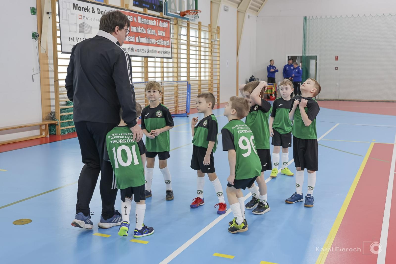 Zdjęcie w galerii na portalu naszwodzislaw.com: Zacięta rywalizacja młodych piłkarzy w Krzanowicach [FOTO] wiadomości z regionu