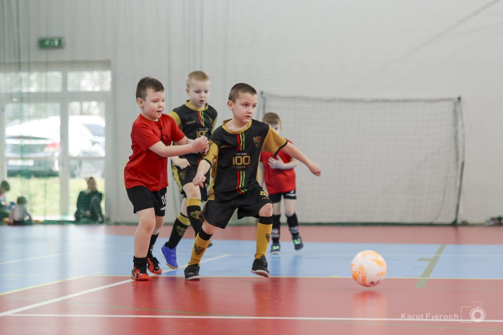 Zdjęcie w galerii na portalu naszwodzislaw.com: Zacięta rywalizacja młodych piłkarzy w Krzanowicach [FOTO] wiadomości z regionu