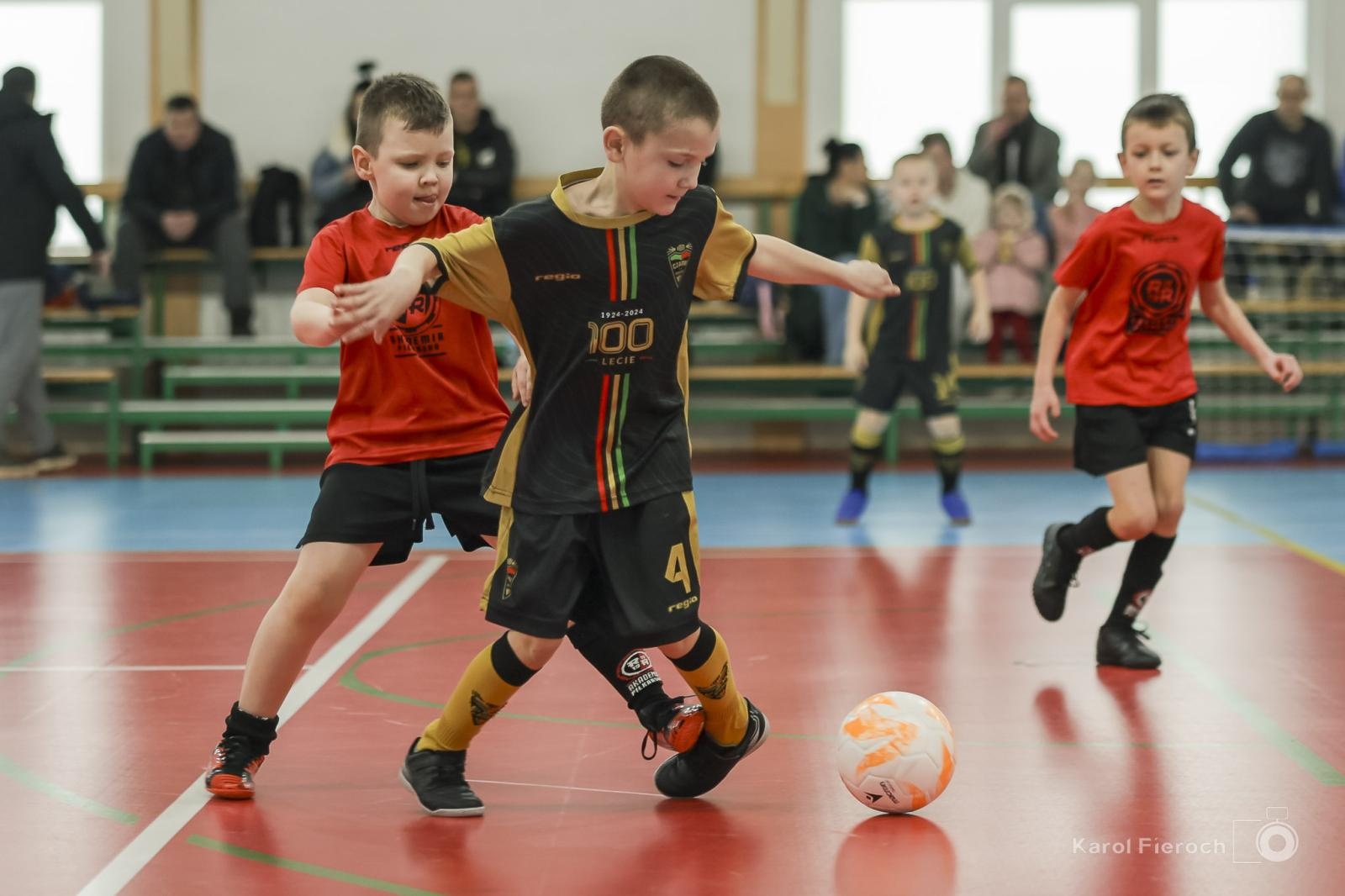 Zdjęcie w galerii na portalu naszwodzislaw.com: Zacięta rywalizacja młodych piłkarzy w Krzanowicach [FOTO] wiadomości z regionu