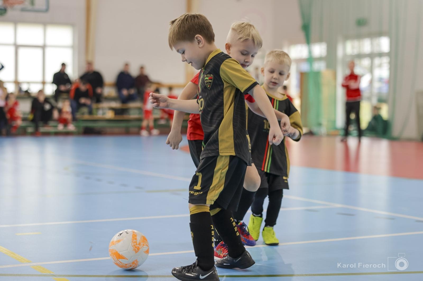 Zdjęcie w galerii na portalu naszwodzislaw.com: Zacięta rywalizacja młodych piłkarzy w Krzanowicach [FOTO] wiadomości z regionu