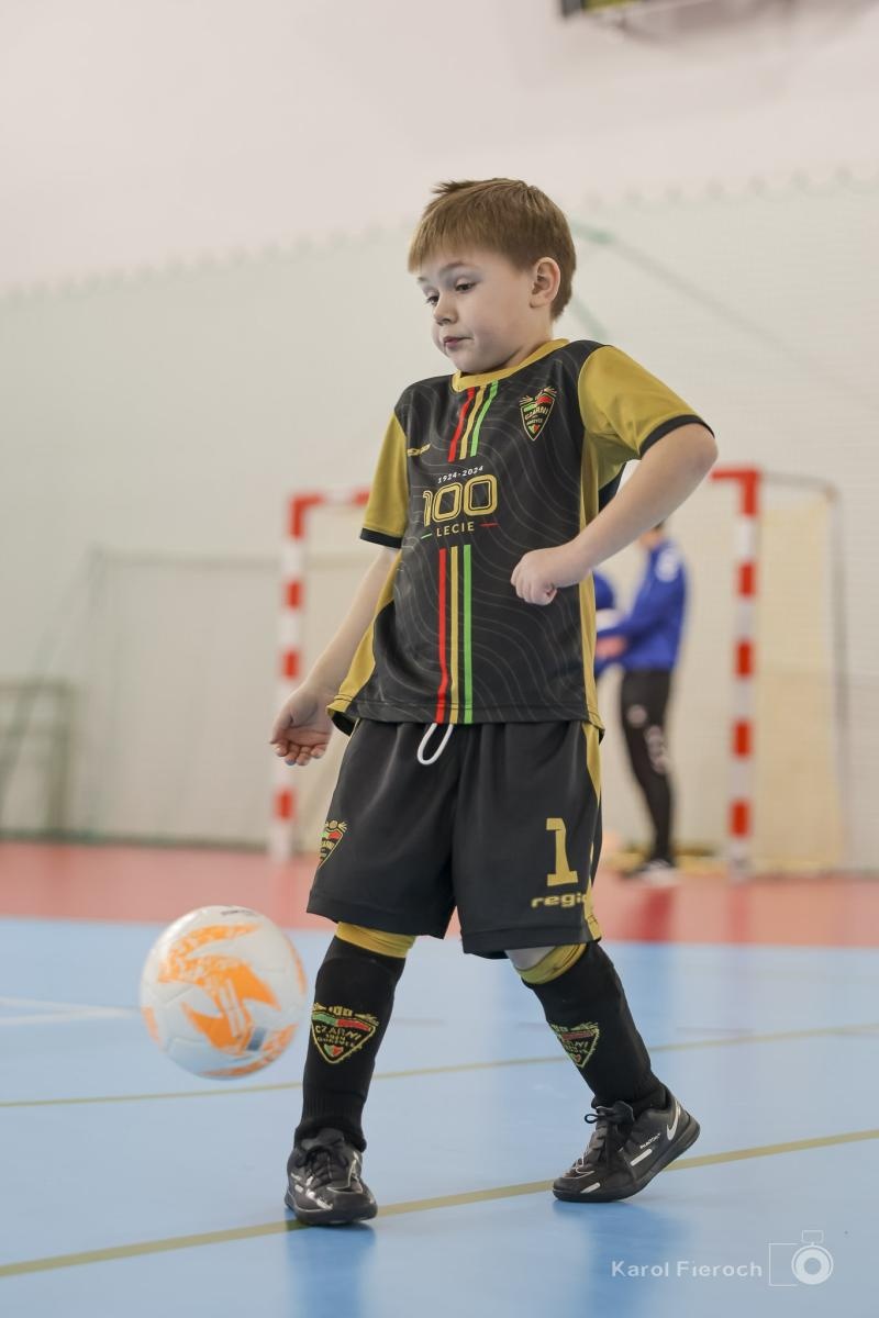 Zdjęcie w galerii na portalu naszwodzislaw.com: Zacięta rywalizacja młodych piłkarzy w Krzanowicach [FOTO] wiadomości z regionu