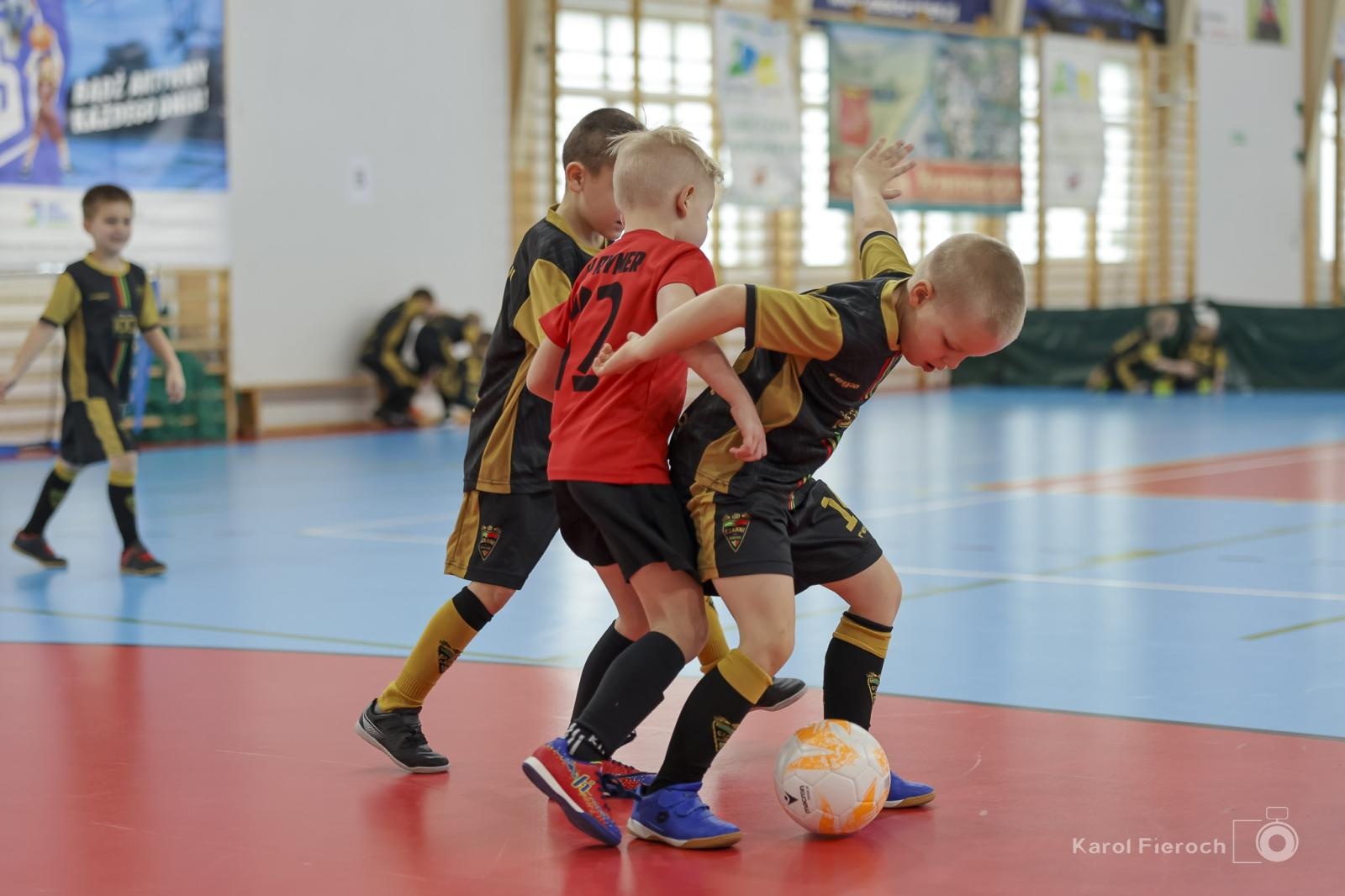 Zdjęcie w galerii na portalu naszwodzislaw.com: Zacięta rywalizacja młodych piłkarzy w Krzanowicach [FOTO] wiadomości z regionu