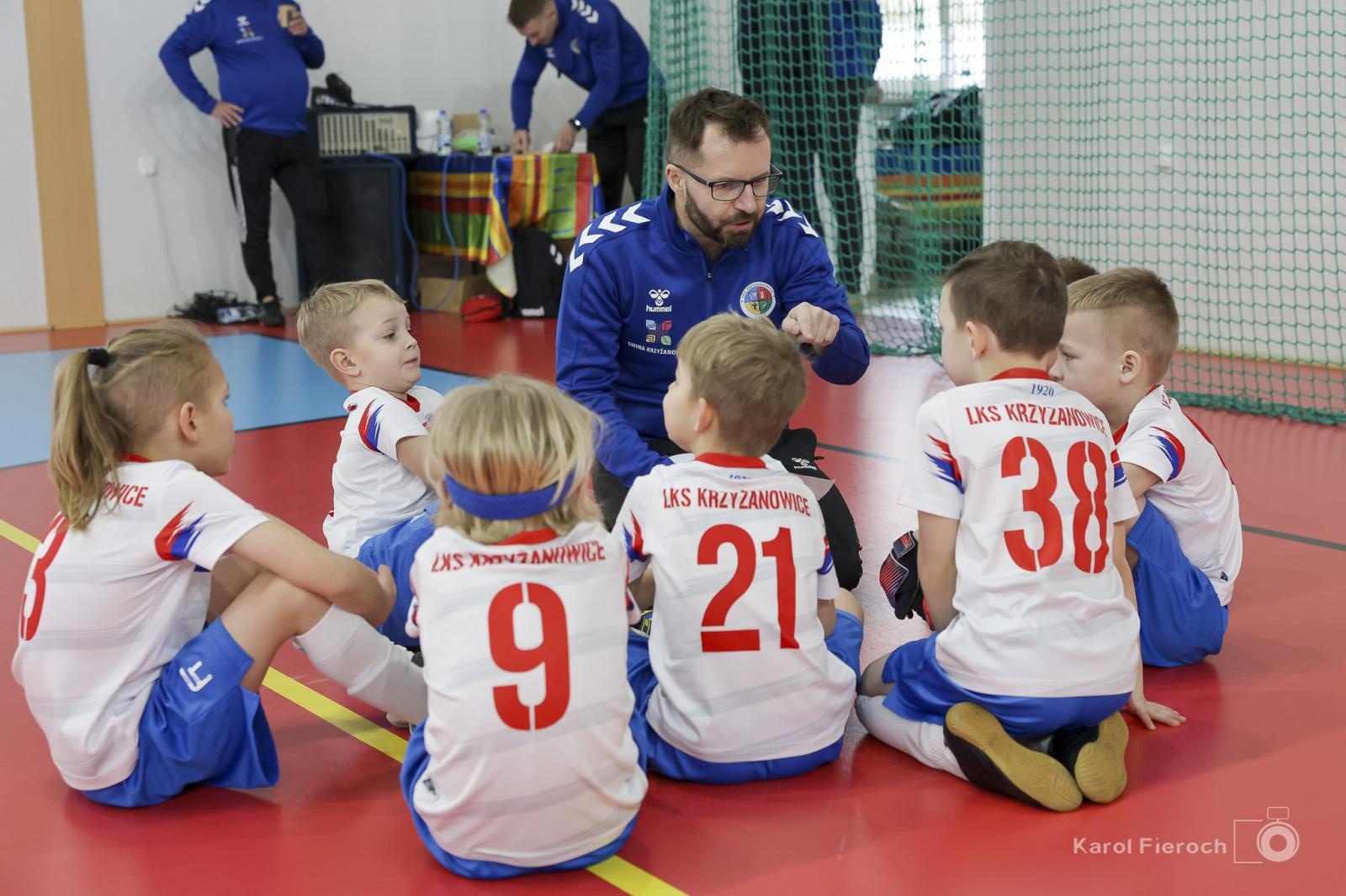 Zdjęcie w galerii na portalu naszwodzislaw.com: Zacięta rywalizacja młodych piłkarzy w Krzanowicach [FOTO] wiadomości z regionu