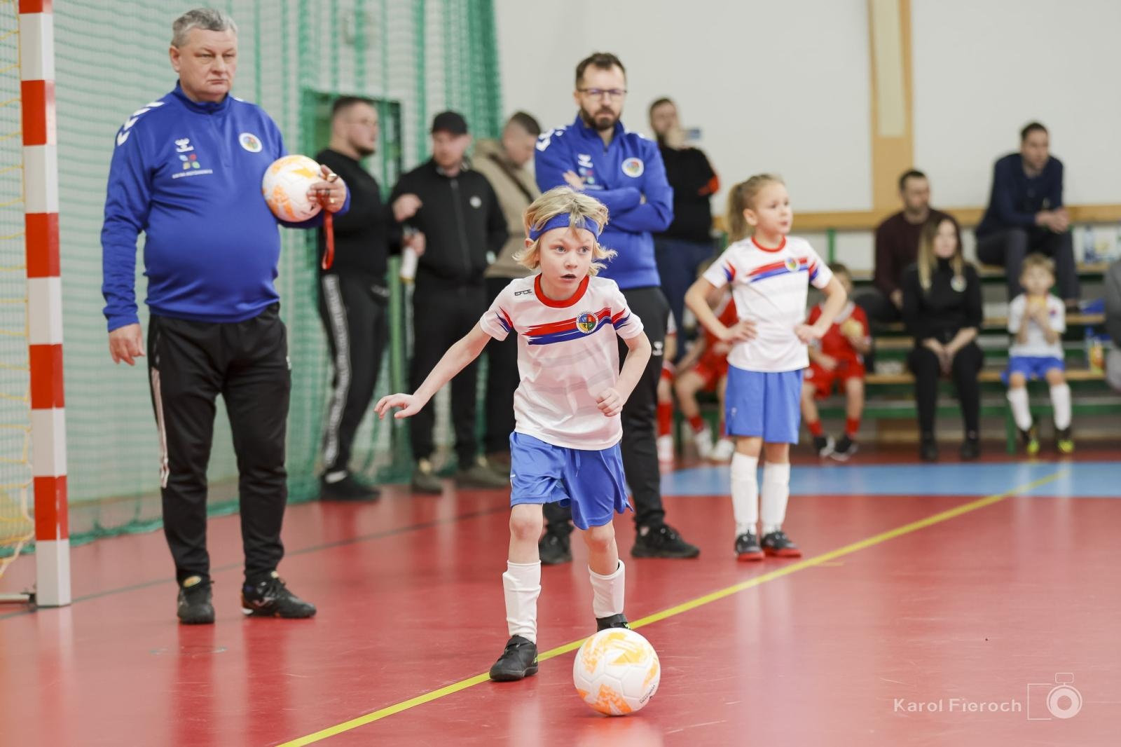 Zdjęcie w galerii na portalu naszwodzislaw.com: Zacięta rywalizacja młodych piłkarzy w Krzanowicach [FOTO] wiadomości z regionu
