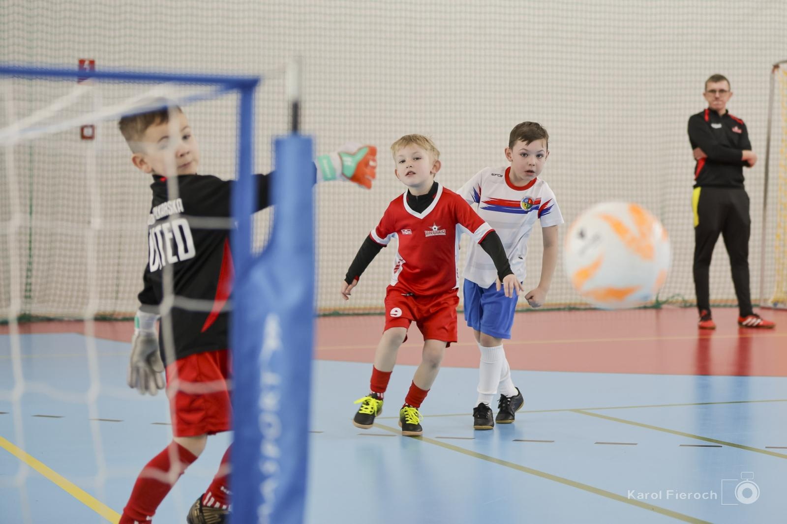 Zdjęcie w galerii na portalu naszwodzislaw.com: Zacięta rywalizacja młodych piłkarzy w Krzanowicach [FOTO] wiadomości z regionu