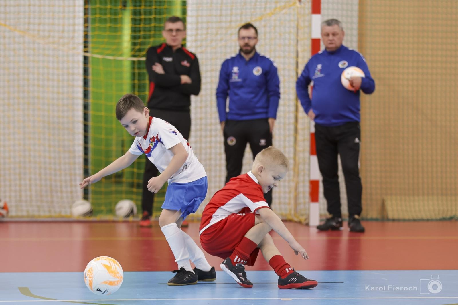 Zdjęcie w galerii na portalu naszwodzislaw.com: Zacięta rywalizacja młodych piłkarzy w Krzanowicach [FOTO] wiadomości z regionu