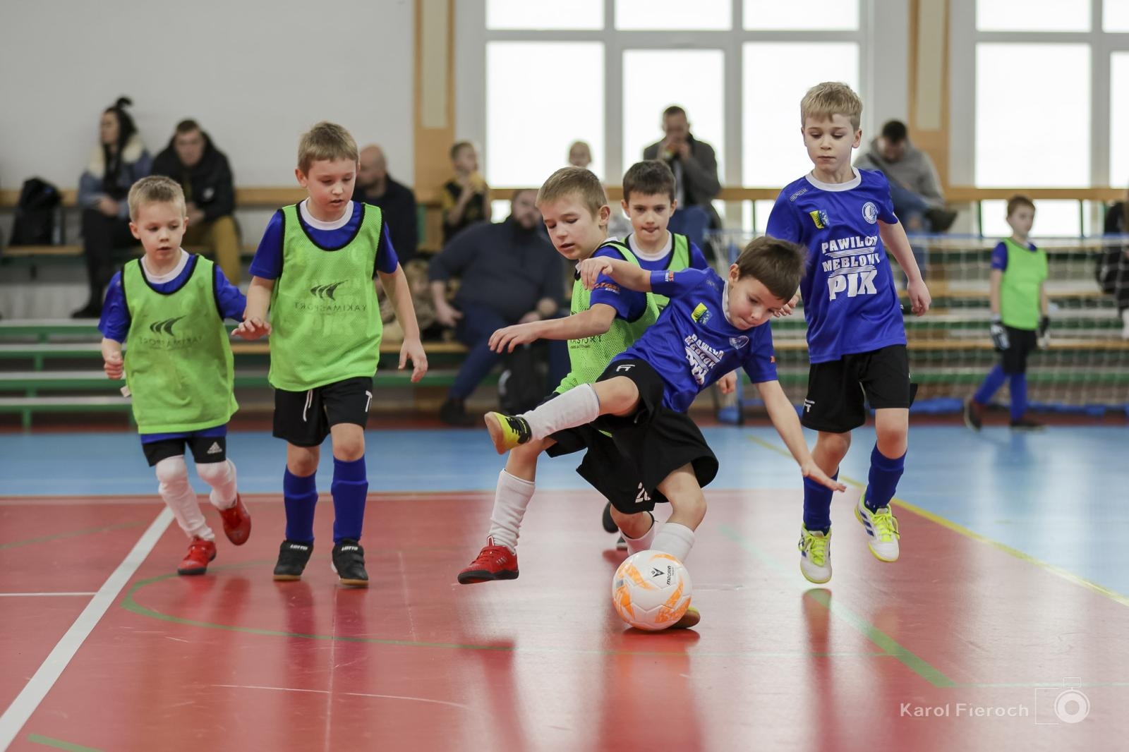 Zdjęcie w galerii na portalu naszwodzislaw.com: Zacięta rywalizacja młodych piłkarzy w Krzanowicach [FOTO] wiadomości z regionu