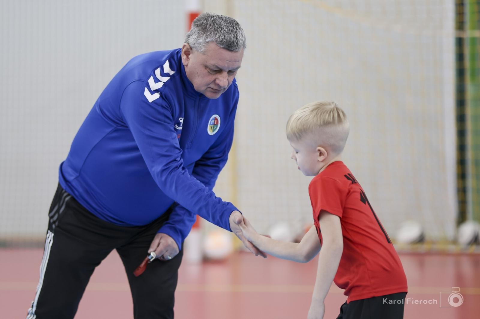 Zdjęcie w galerii na portalu naszwodzislaw.com: Zacięta rywalizacja młodych piłkarzy w Krzanowicach [FOTO] wiadomości z regionu