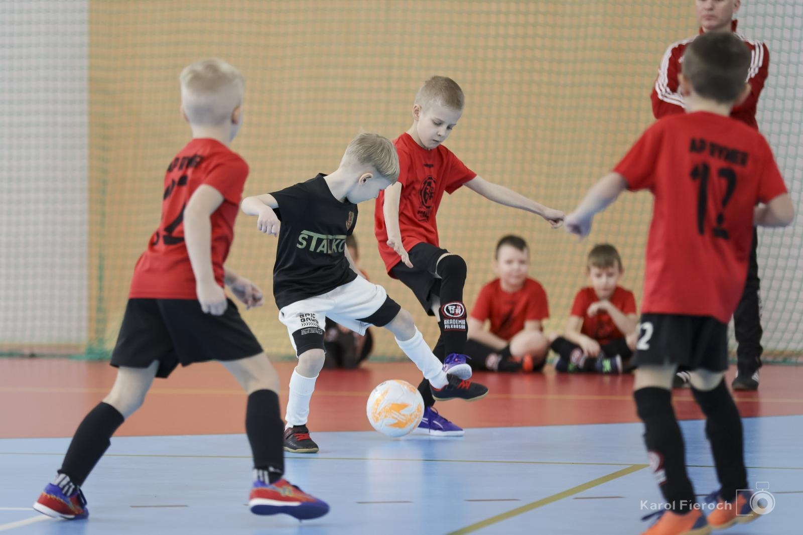 Zdjęcie w galerii na portalu naszwodzislaw.com: Zacięta rywalizacja młodych piłkarzy w Krzanowicach [FOTO] wiadomości z regionu