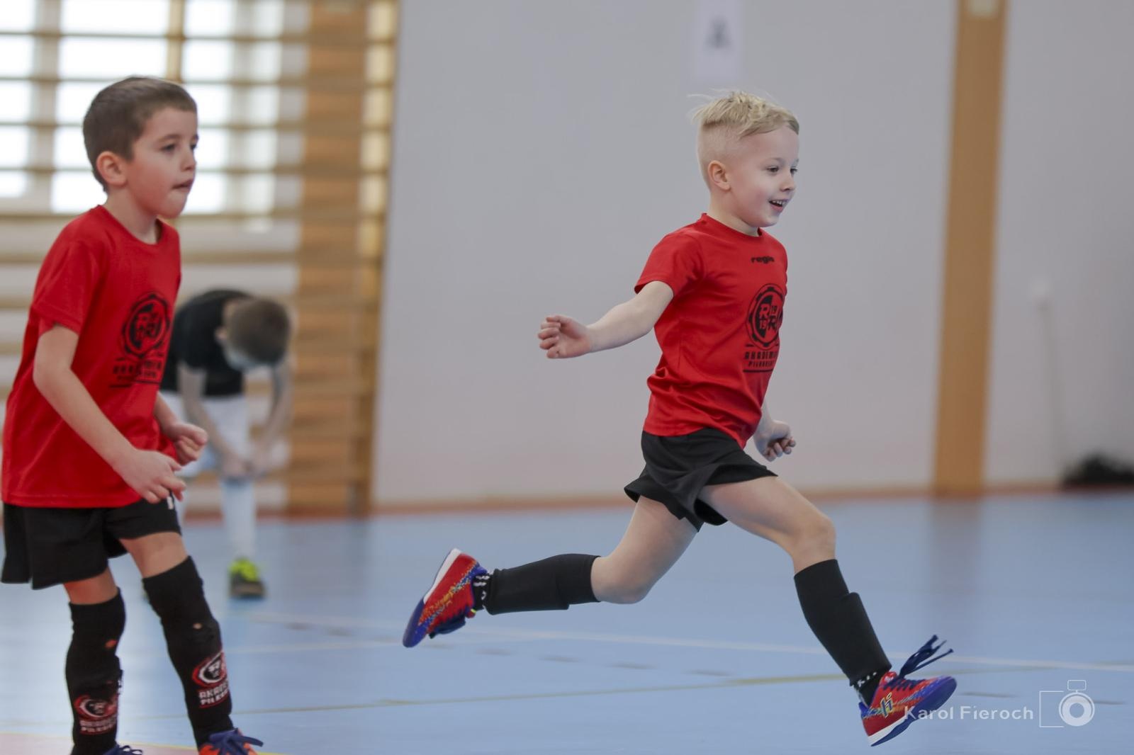 Zdjęcie w galerii na portalu naszwodzislaw.com: Zacięta rywalizacja młodych piłkarzy w Krzanowicach [FOTO] wiadomości z regionu