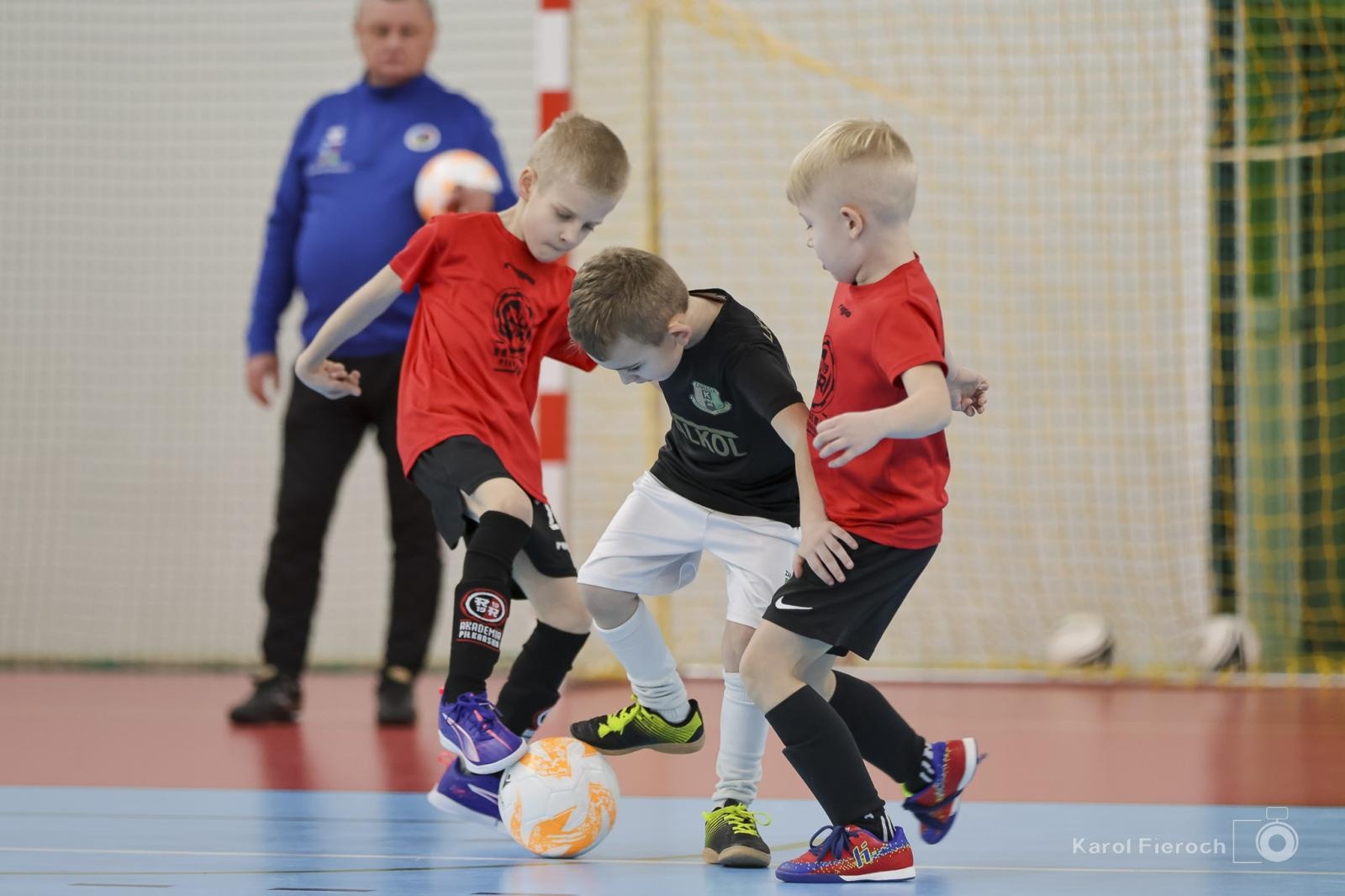Zdjęcie w galerii na portalu naszwodzislaw.com: Zacięta rywalizacja młodych piłkarzy w Krzanowicach [FOTO] wiadomości z regionu