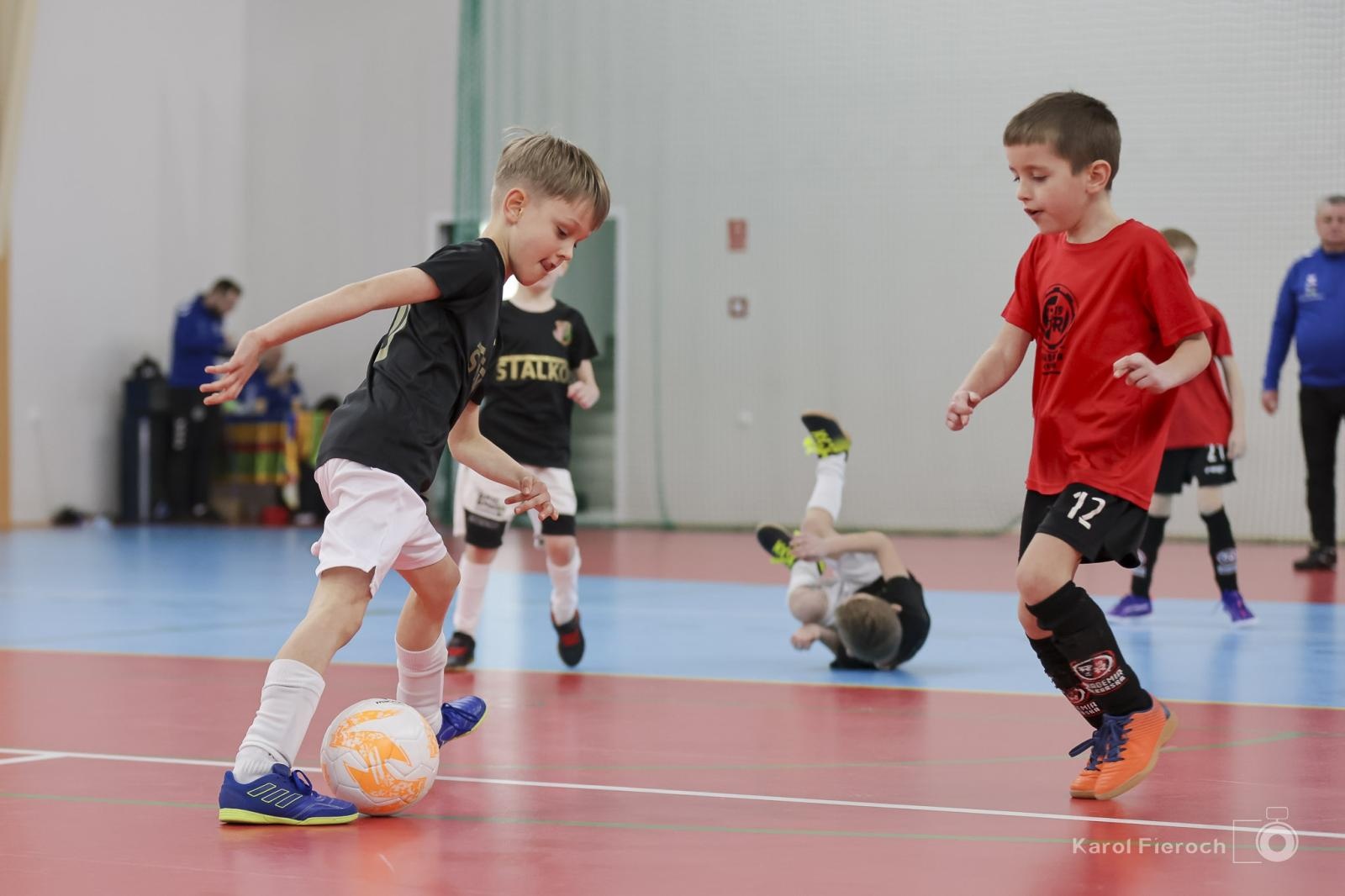 Zdjęcie w galerii na portalu naszwodzislaw.com: Zacięta rywalizacja młodych piłkarzy w Krzanowicach [FOTO] wiadomości z regionu
