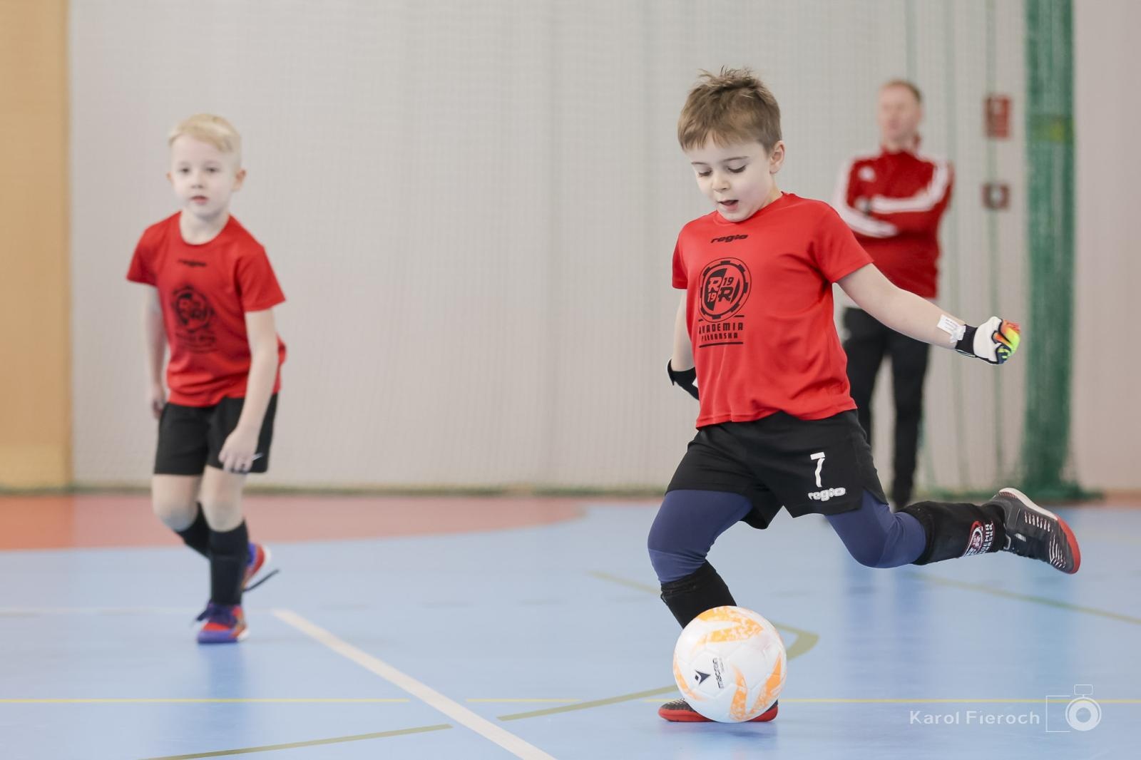 Zdjęcie w galerii na portalu naszwodzislaw.com: Zacięta rywalizacja młodych piłkarzy w Krzanowicach [FOTO] wiadomości z regionu