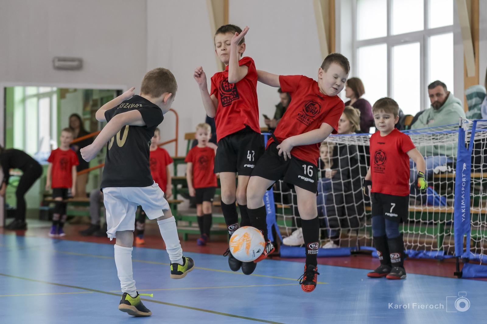 Zdjęcie w galerii na portalu naszwodzislaw.com: Zacięta rywalizacja młodych piłkarzy w Krzanowicach [FOTO] wiadomości z regionu