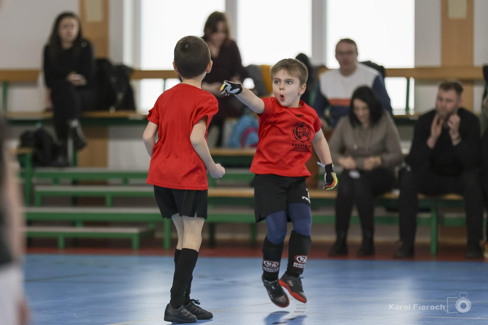Zdjęcie w galerii na portalu naszwodzislaw.com: Zacięta rywalizacja młodych piłkarzy w Krzanowicach [FOTO] wiadomości z regionu